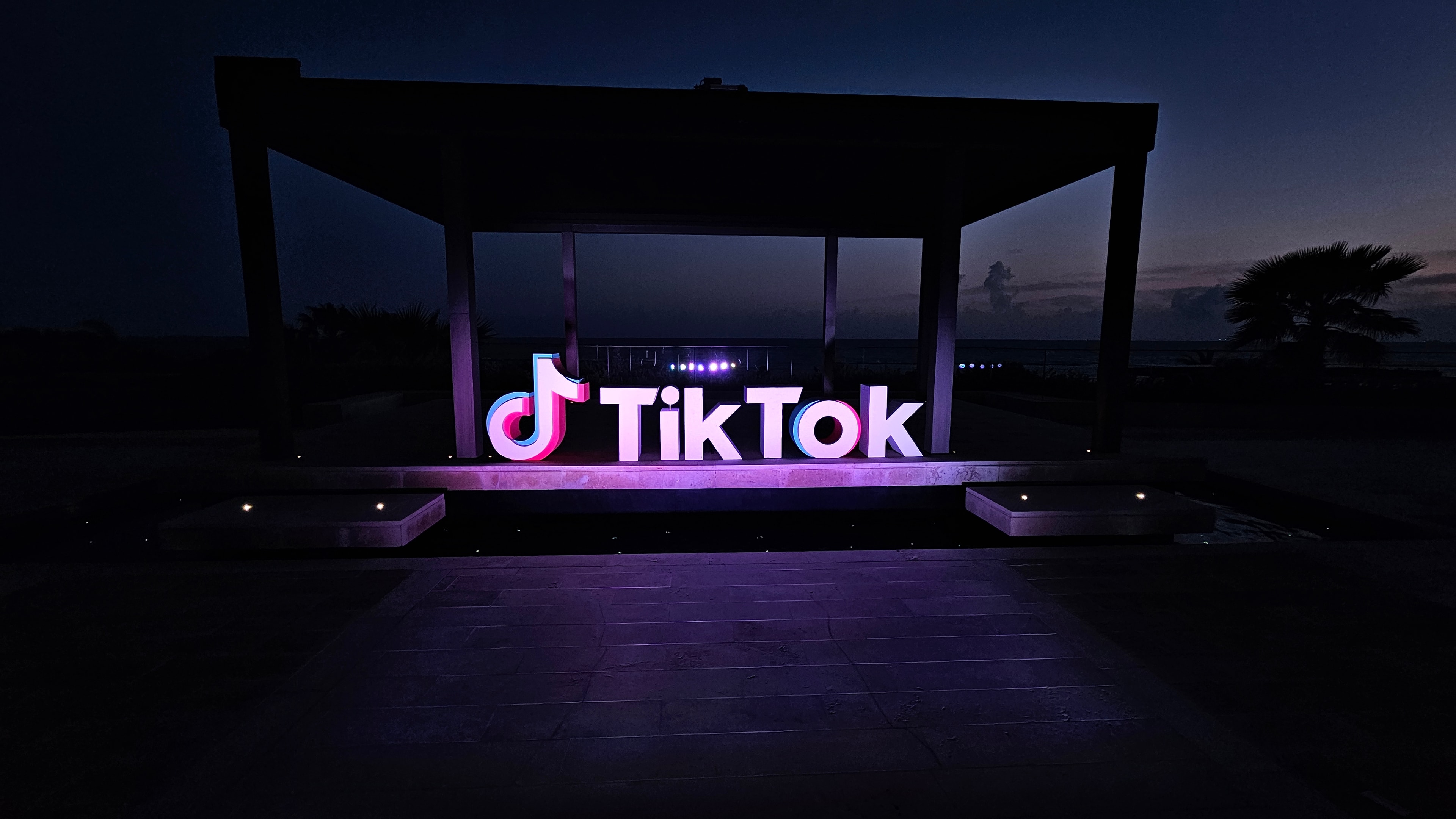 Gala dinner setting for TikTok meetings
