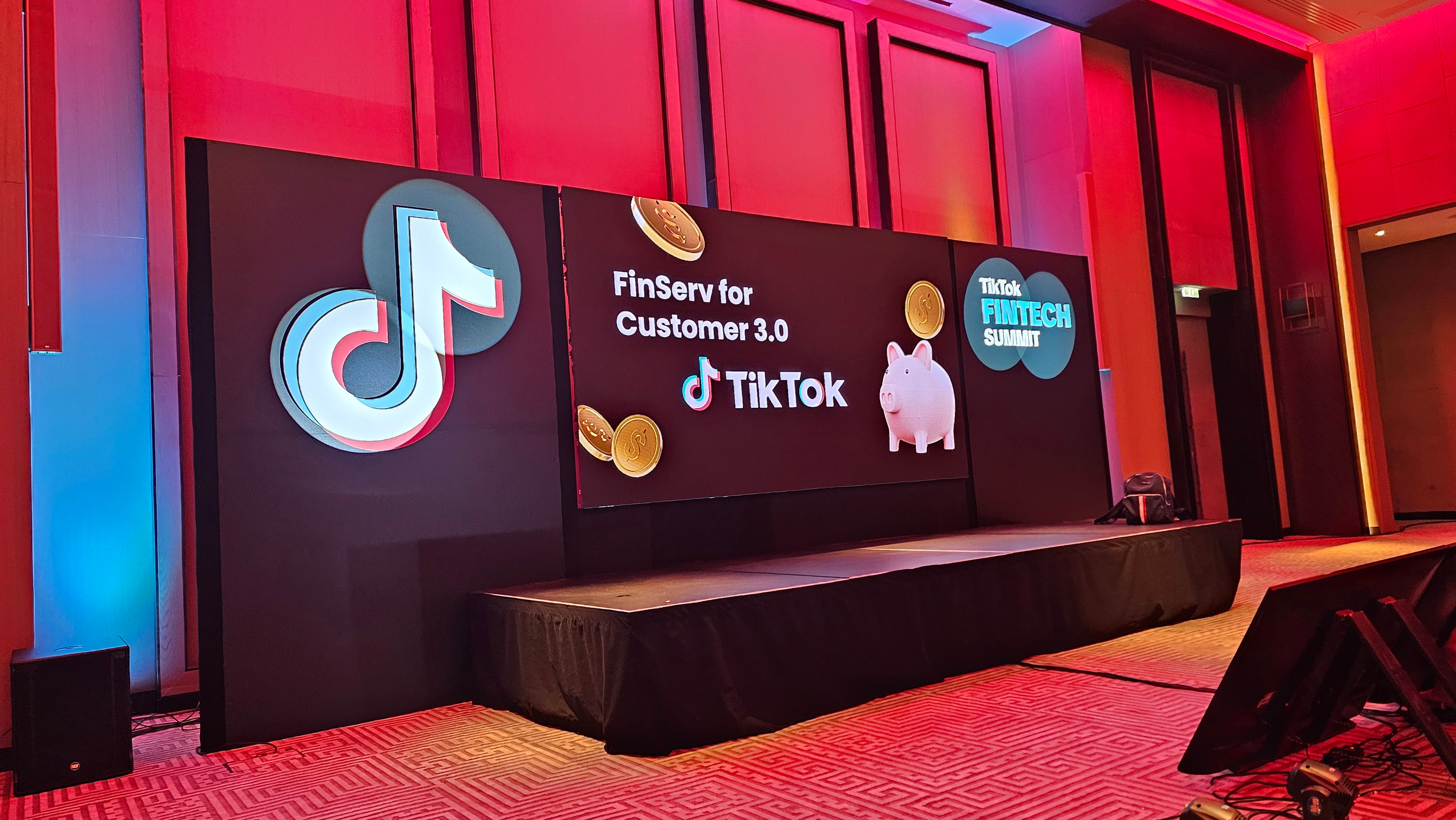 Sound and lighting production at TikTok meetings